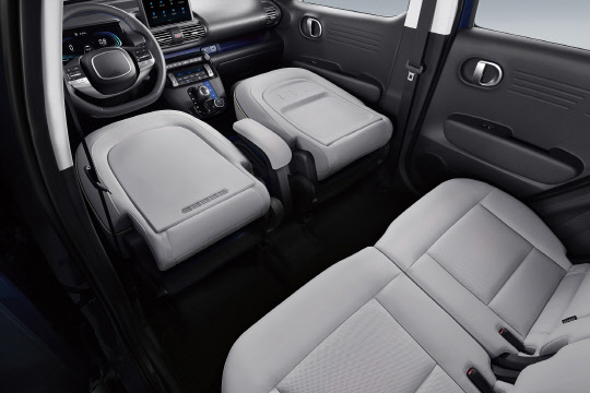 현대자동차 캐스퍼의 1열을 접은 모습. 현대차 제공